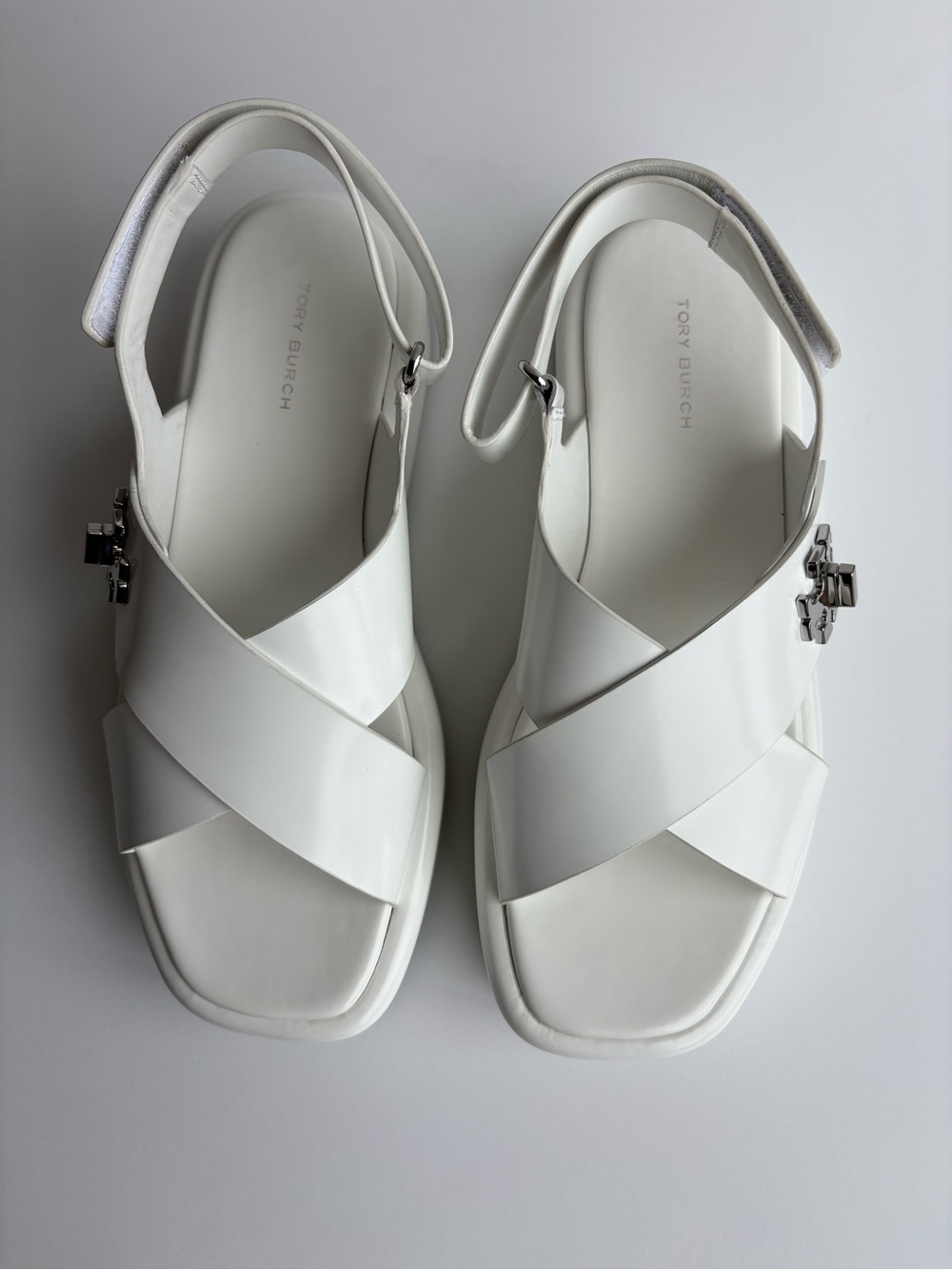 Tory Burch, 40mm T-Lock platform sandals in White, Size 8.5 - Picture 10 of 13